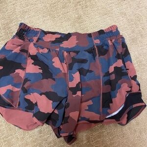 Lululemon Hottie Hot 4 inch Low Rise Camo Size 8